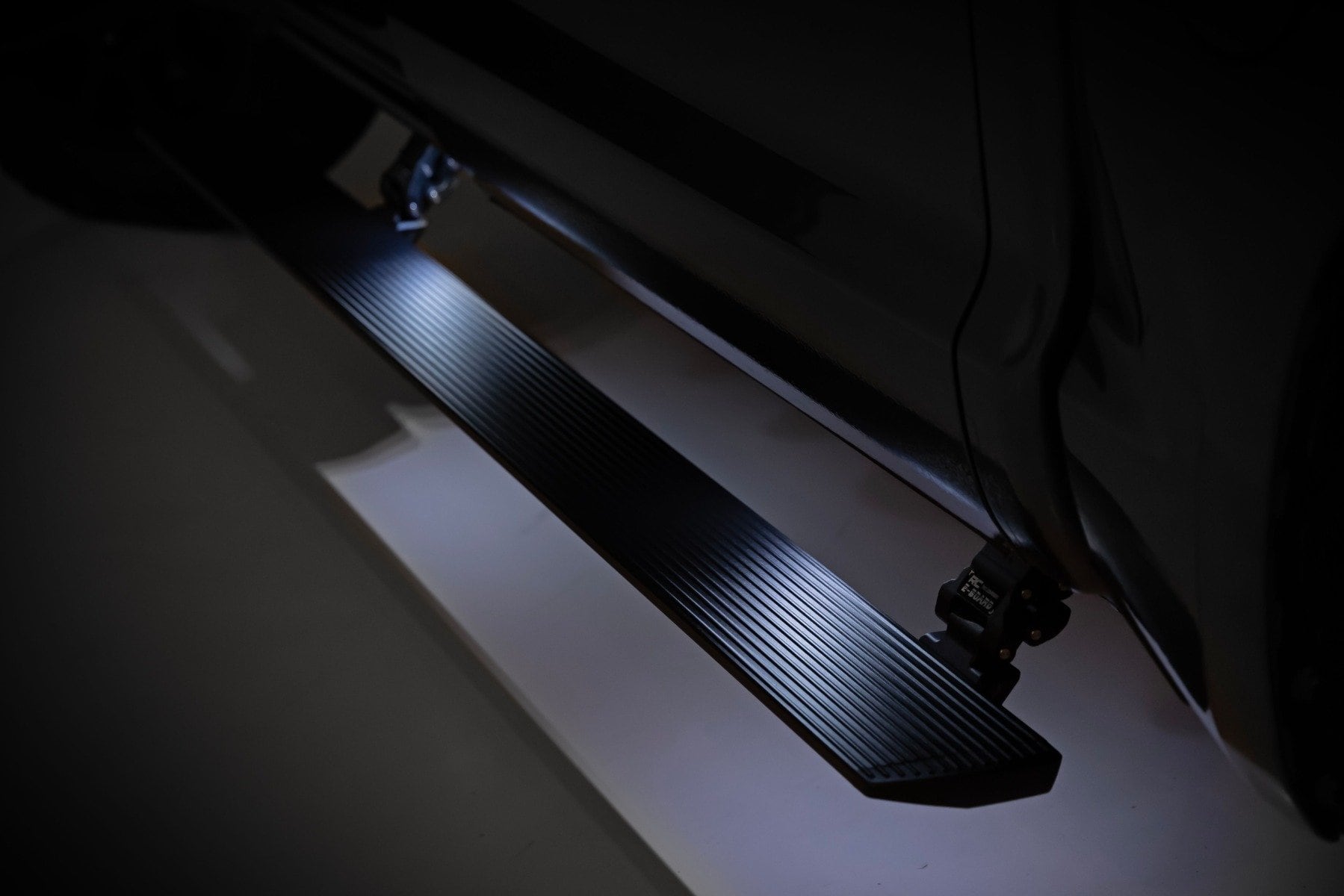 Power Running Boards | Dual Electric Motor | Crew Cab | Ram 2500 (11-26)/3500 (11-25) - Image 5