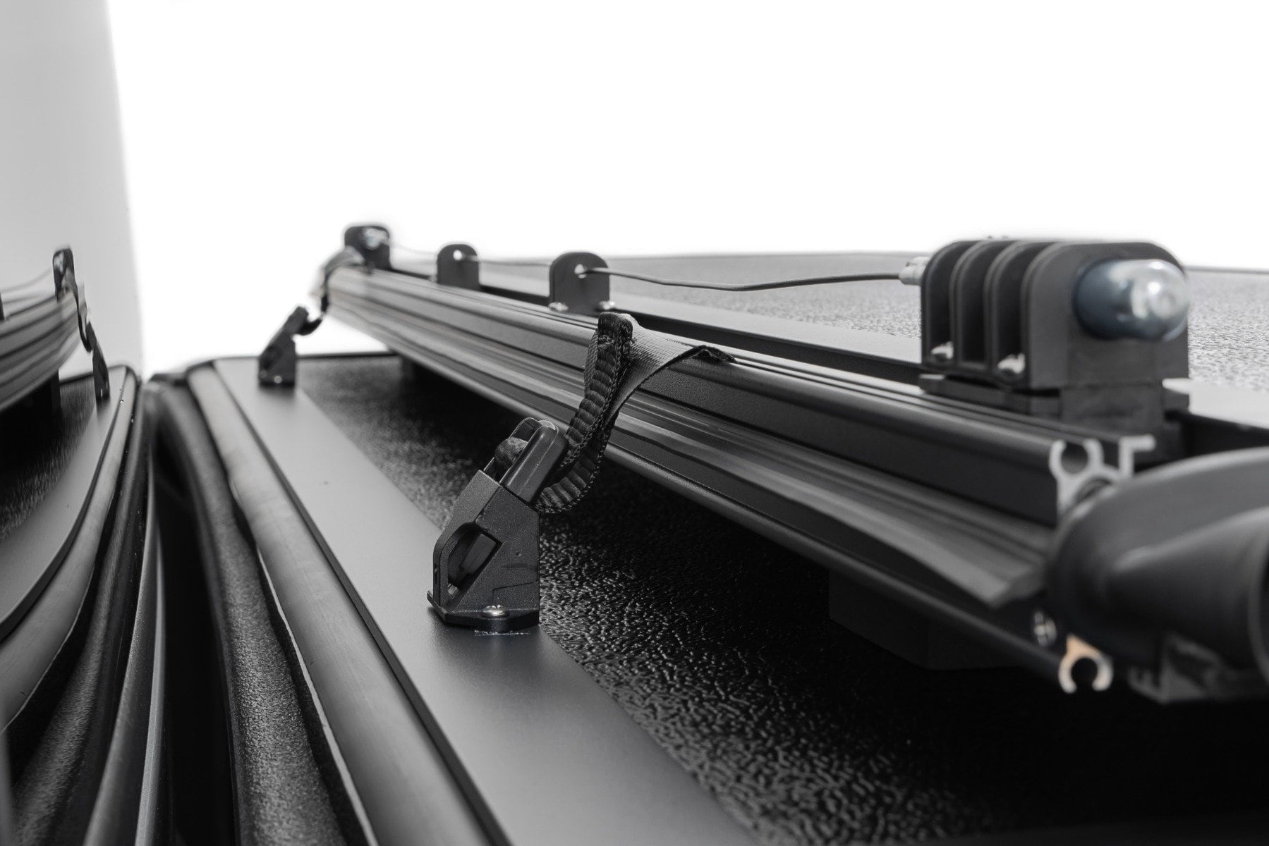 Hard Low Profile Bed Cover | 5' Bed | Jeep Gladiator JT 4WD (2020-2025) - Image 6