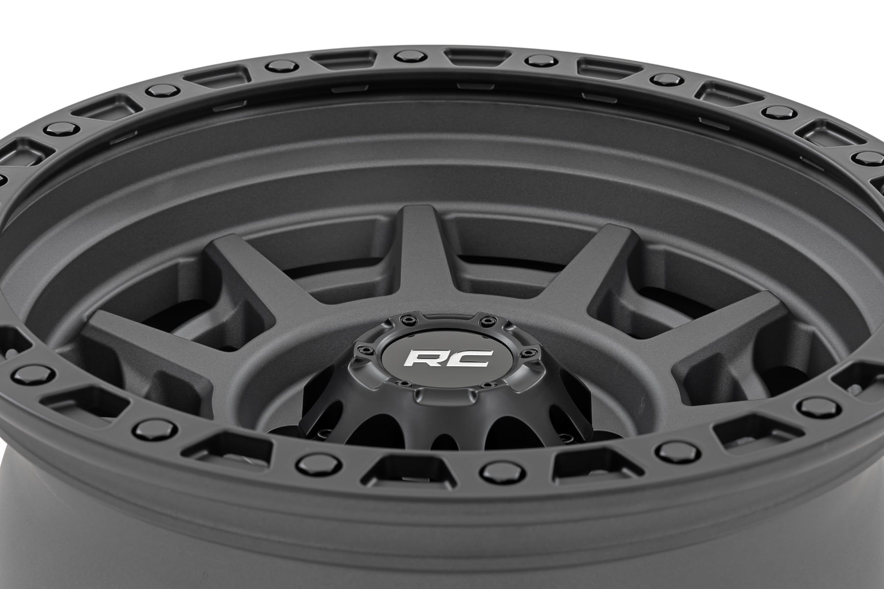 Rough Country 85 Series Wheel | Simulated Beadlock | Gunmetal Gray/Black | 17x9 | 8x170 | -12 - Image 3