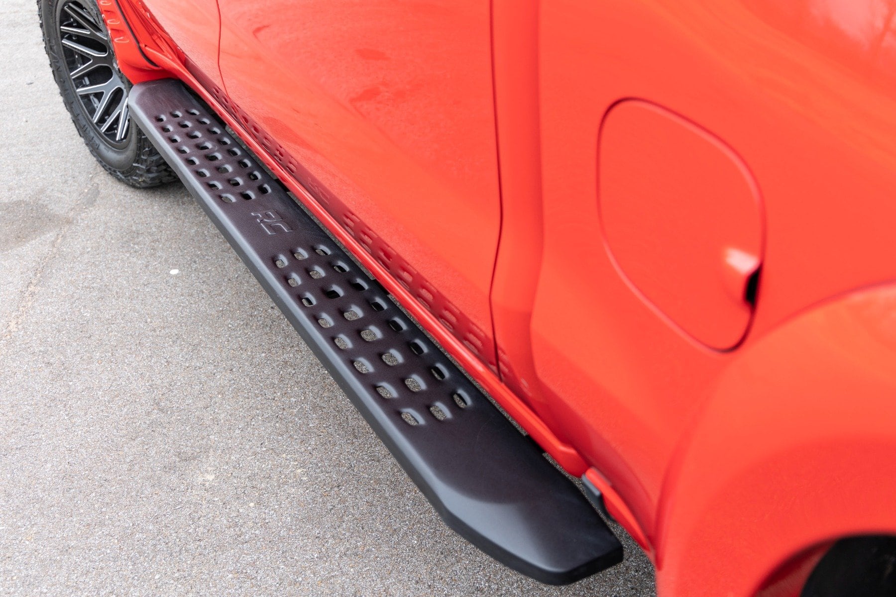 RPT2 Running Boards | Crew Cab | Black | Chevy/GMC 1500/2500HD/3500HD (19-26 & Refresh) - Image 6