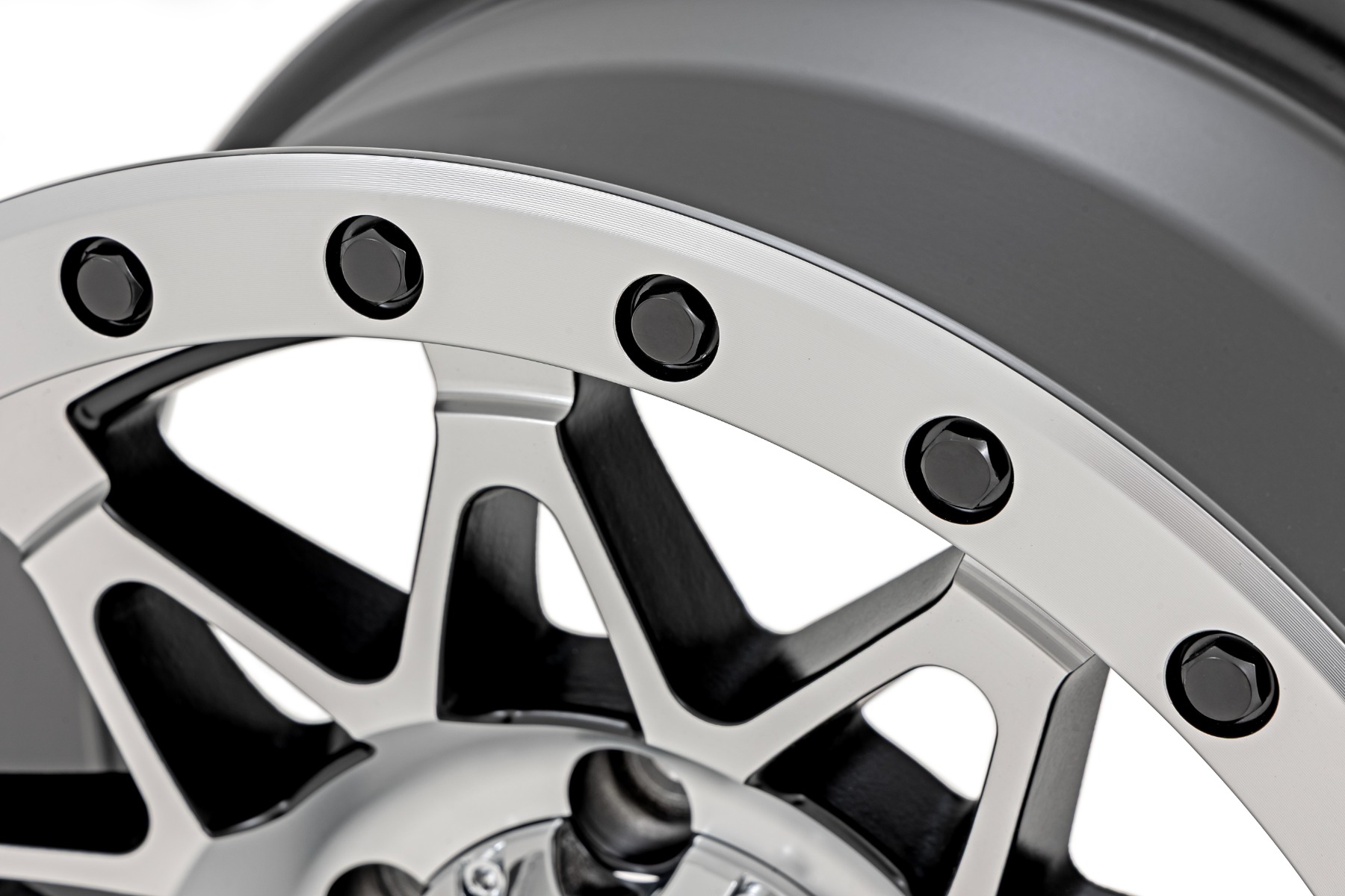 Rough Country 78 Series Wheel | Simulated Beadlock | Full Machine | 18x9 | 6x5.5 | +0mm - Image 5