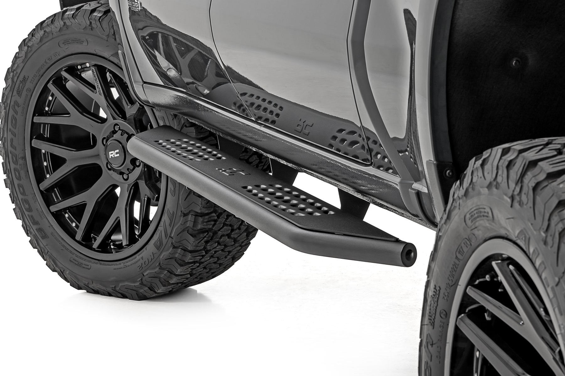 OV2 Running Boards | Side Step Bars | Crew Cab | Chevy/GMC 1500/2500HD (19-26)