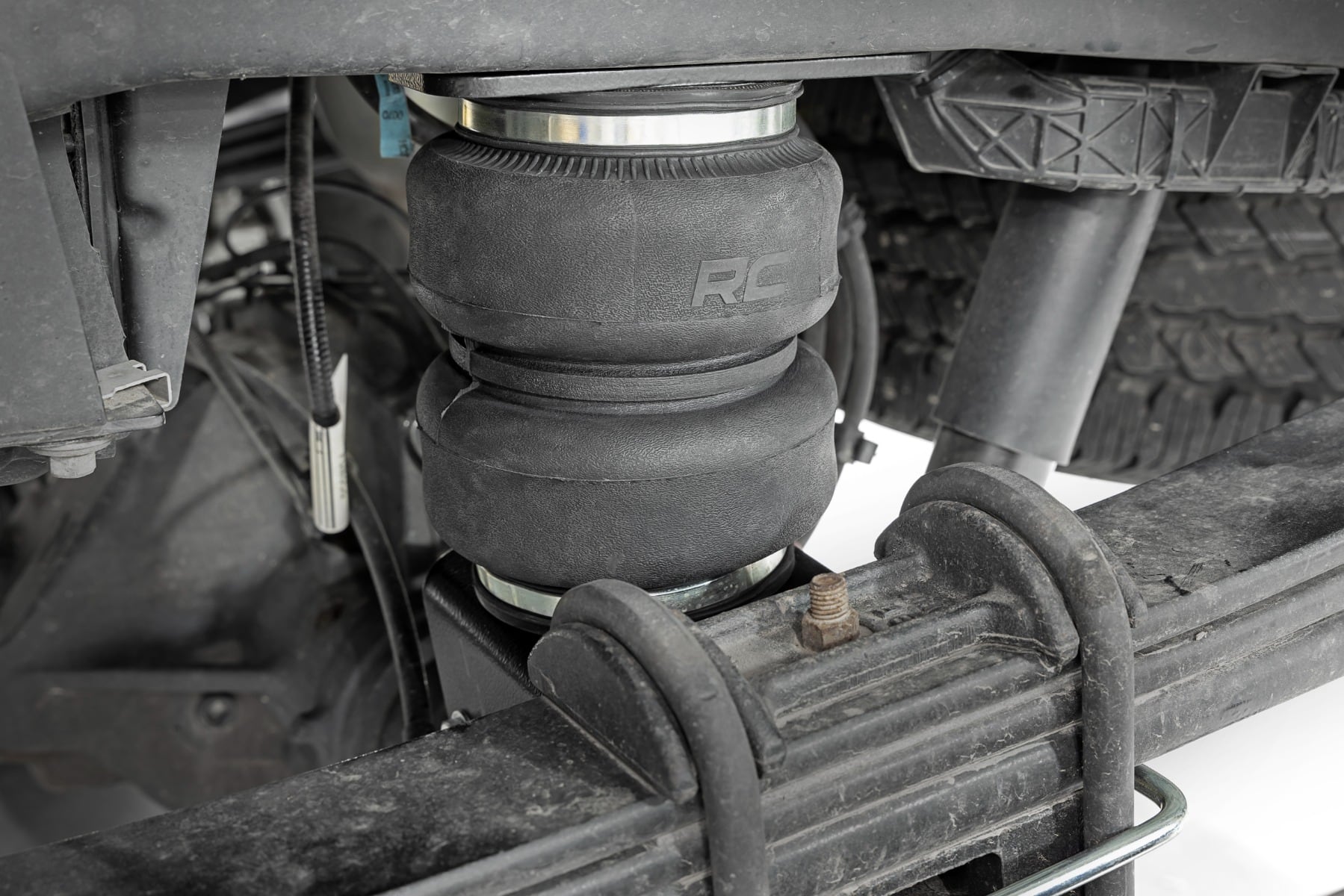 Air Spring Kit w/compressor | Ford F-250/F-350 Super Duty 4WD (2017-2022) - Image 4